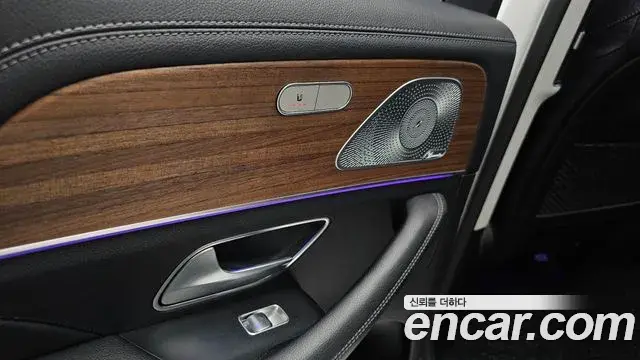 Mercedes-Benz GLE-Class 2019 — Photo 19/37