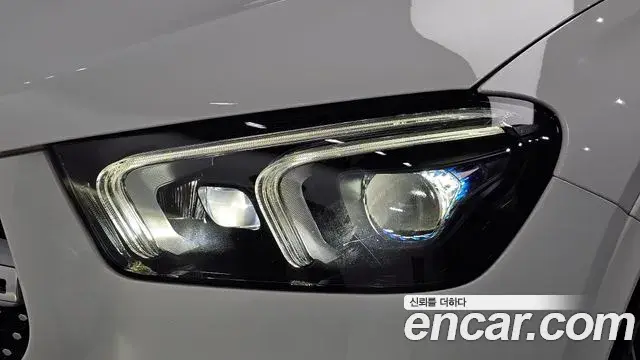 Mercedes-Benz GLE-Class 2019 — Photo 22/37