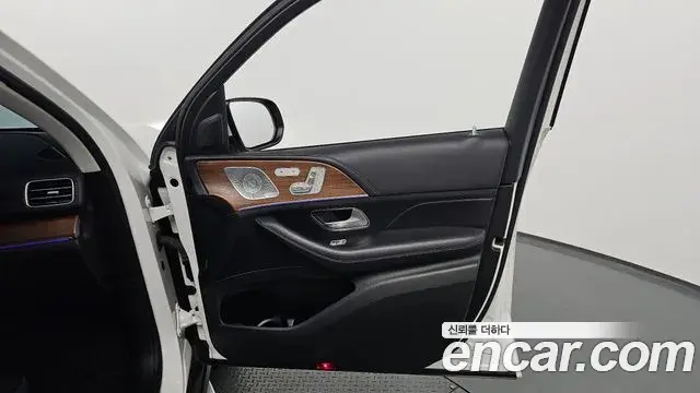 Mercedes-Benz GLE-Class 2019 — Photo 25/37