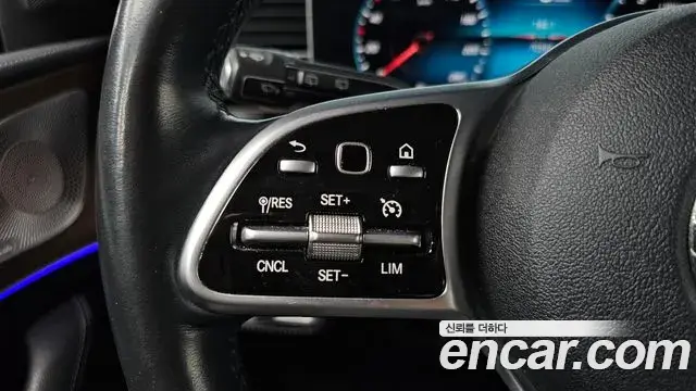 Mercedes-Benz GLE-Class 2019 — Photo 23/37