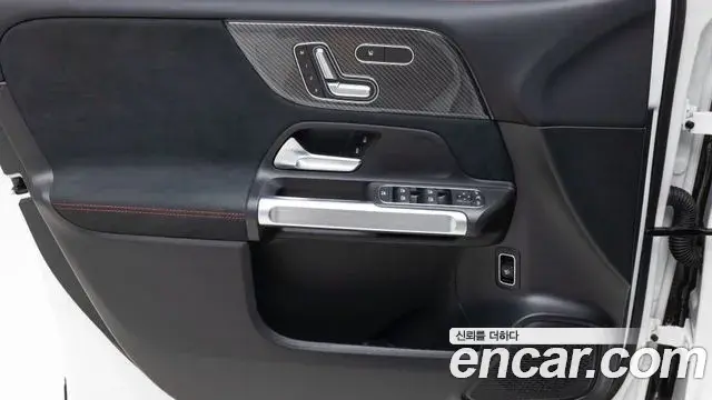 Mercedes-Benz GLB-Class 2026 — Фото 11/18