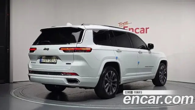 Jeep Grand Cherokee 2022 — Фото 2/20
