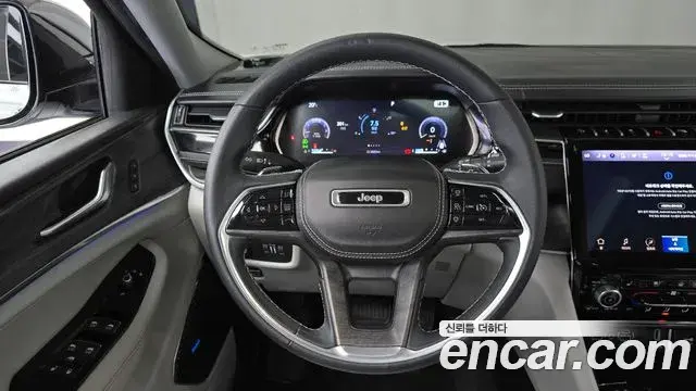 Jeep Grand Cherokee 2022 — Фото 13/20