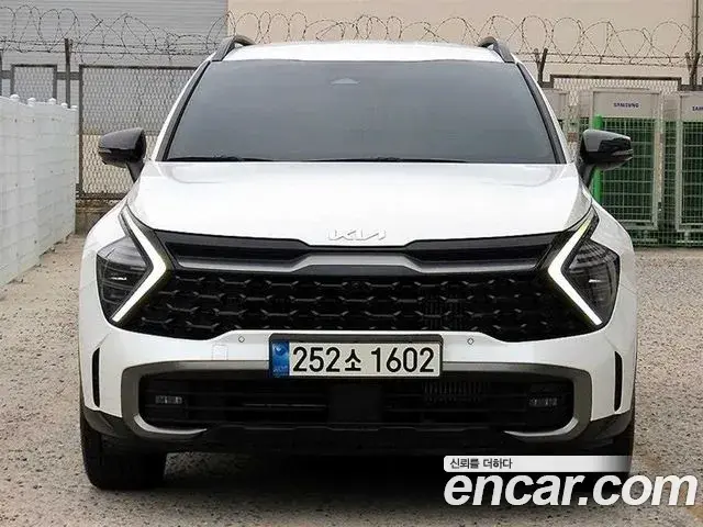 Kia Sportage 2022 — Фото 1/20