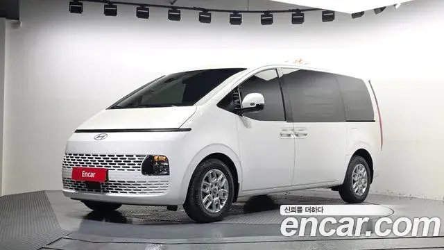 Hyundai Staria 2025 — Фото 1/20