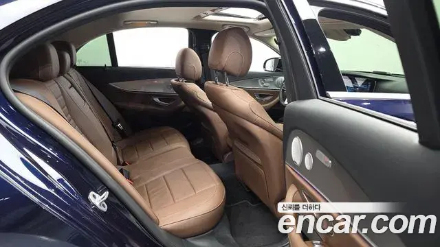 Mercedes-Benz E-Class 2020 — Фото 12/20