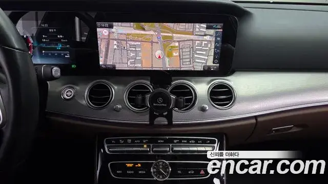 Mercedes-Benz E-Class 2020 — Фото 15/20