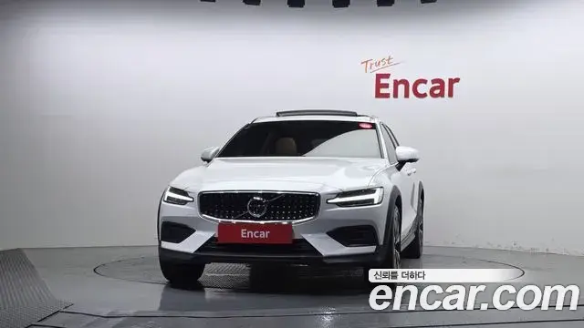 Volvo V60 Cross Country 2021 — Фото 3/20