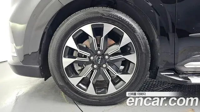 Kia Carnival 2021 — Photo 5/20