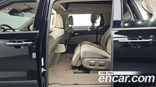 Kia Carnival 2021 — Photo 11/20