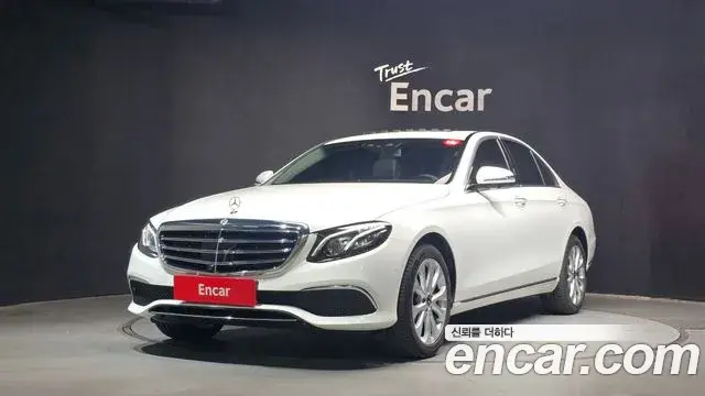 Mercedes-Benz E-Class 2020 — Фото 1/20