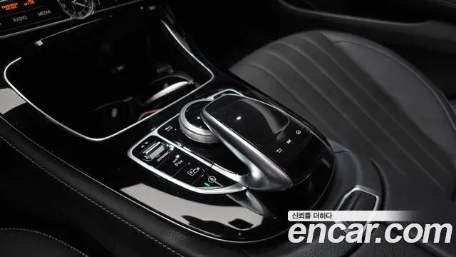 Mercedes-Benz E-Class 2020 — Фото 19/20