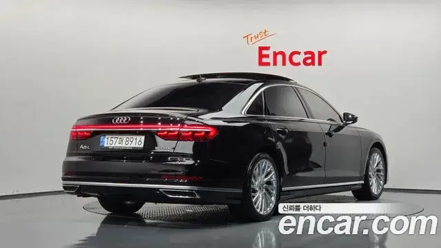 Audi A8 2021 — Фото 1/20