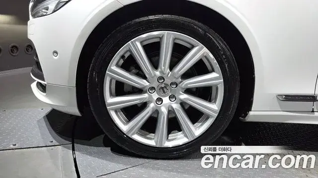Volvo S90 2019 — Photo 9/20