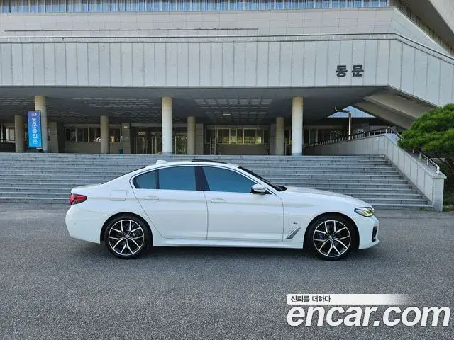 BMW 5 Series 2020 — Фото 4/20