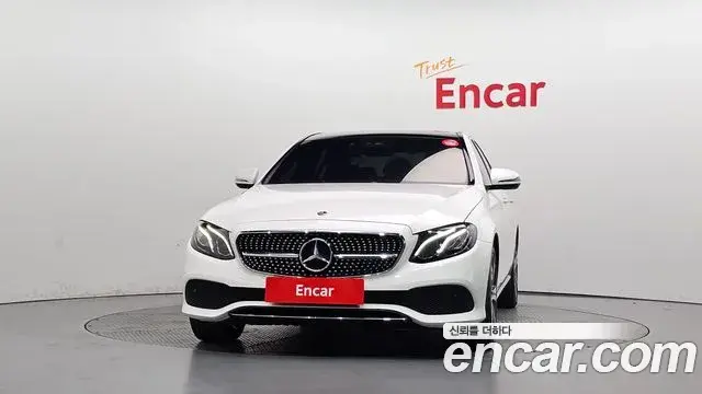 Mercedes-Benz E-Class 2019 — Фото 3/20