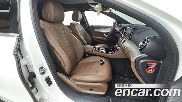 Mercedes-Benz E-Class 2019 — Фото 11/20