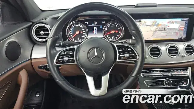 Mercedes-Benz E-Class 2019 — Фото 13/20