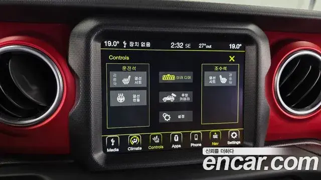 Jeep Wrangler 2021 — Фото 16/20