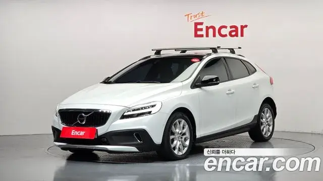 Volvo V40 Cross Country 2018 — Şəkil 8/20
