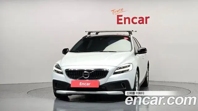 Volvo V40 Cross Country 2018 — Şəkil 10/20