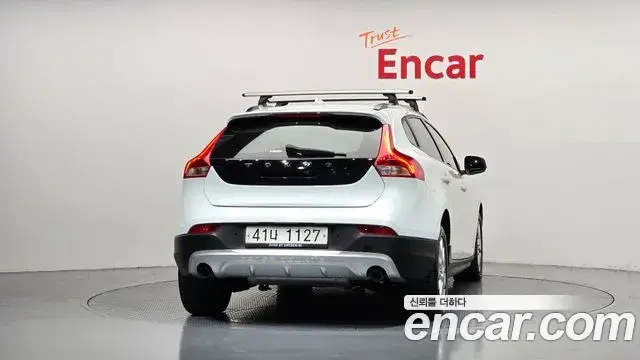 Volvo V40 Cross Country 2018 — Şəkil 7/20