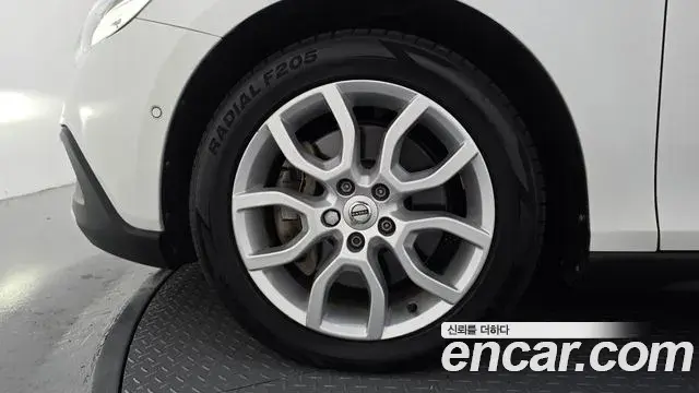 Volvo V40 Cross Country 2018 — Şəkil 19/20