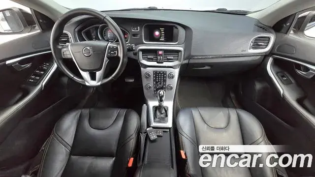 Volvo V40 Cross Country 2018 — Şəkil 16/20