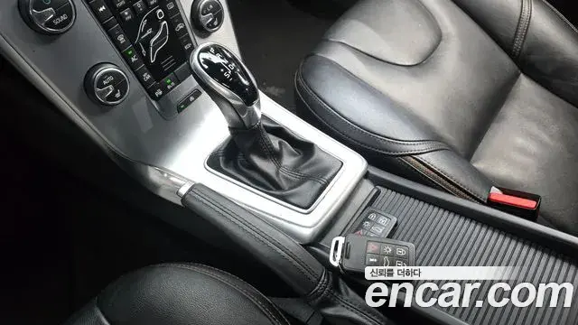 Volvo V40 Cross Country 2018 — Şəkil 6/20