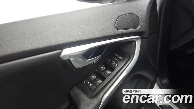 Volvo V40 Cross Country 2018 — Şəkil 3/20