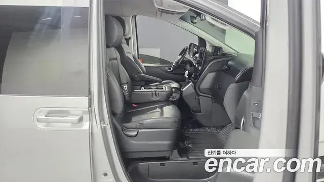 Hyundai Staria 2023 — Фото 11/20