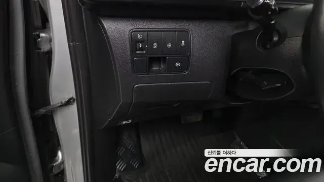 Hyundai Staria 2023 — Фото 19/20