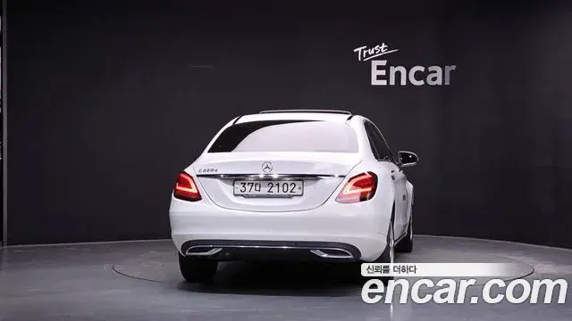 Mercedes-Benz C-Class 2019 — Фото 4/20