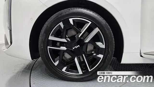 Kia K8 2024 — Photo 7/30