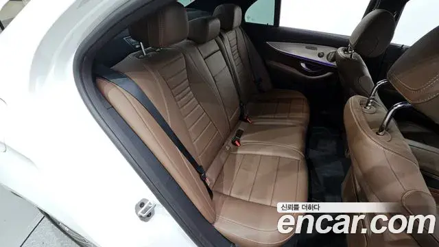 Mercedes-Benz E-Class 2021 — Фото 11/20