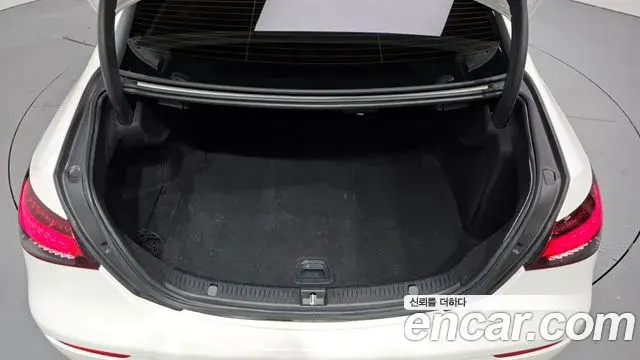 Mercedes-Benz E-Class 2021 — Фото 18/20