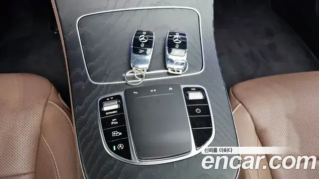 Mercedes-Benz E-Class 2021 — Фото 19/20