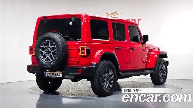 Jeep Wrangler 2024 — Фото 2/20