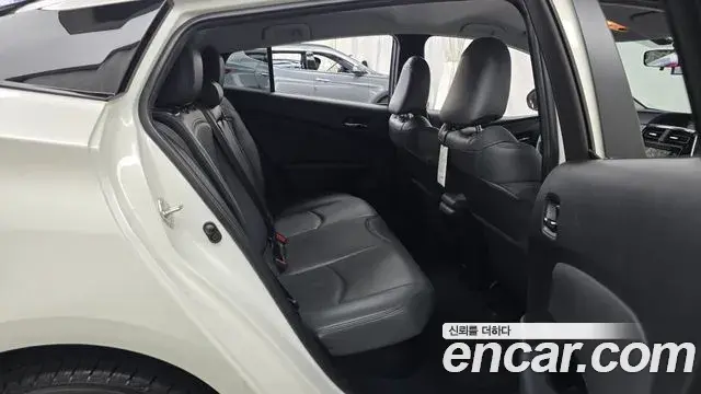 Toyota Prius 2018 — Фото 11/20