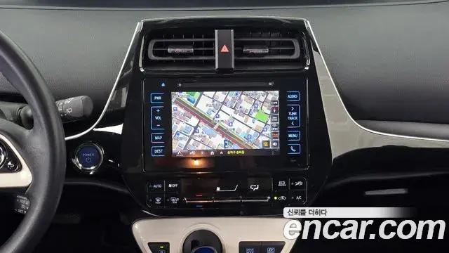 Toyota Prius 2018 — Фото 13/20