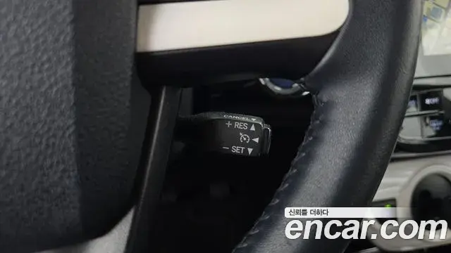 Toyota Prius 2018 — Фото 16/20