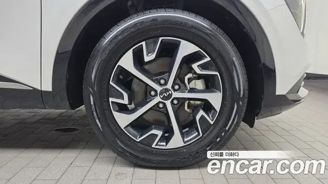 Kia Sportage 2023 — Photo 1/31