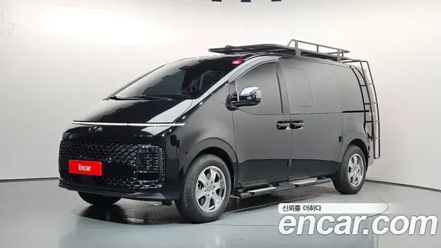 Hyundai Staria 2023 — Фото 1/20