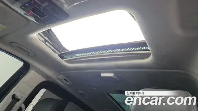 Hyundai Staria 2023 — Фото 15/20