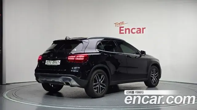 Mercedes-Benz GLA-Class 2018 — Photo 23/31