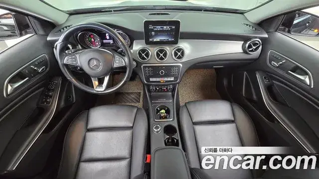 Mercedes-Benz GLA-Class 2018 — Photo 4/31