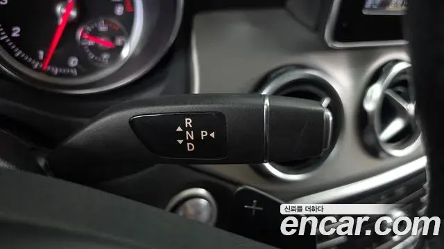 Mercedes-Benz GLA-Class 2018 — Photo 21/31