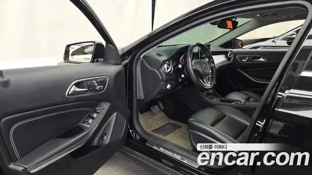 Mercedes-Benz GLA-Class 2018 — Photo 29/31