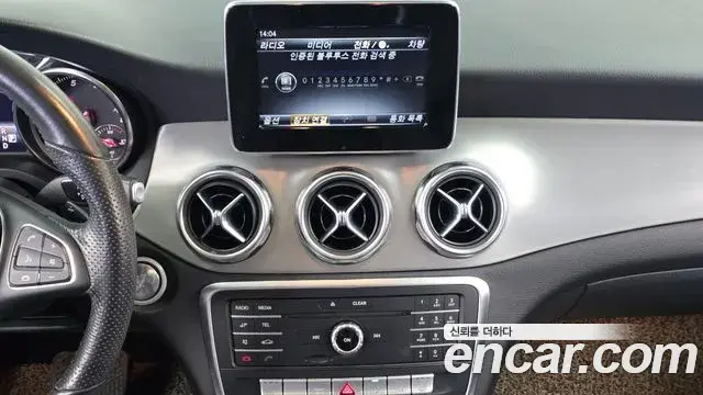 Mercedes-Benz GLA-Class 2018 — Photo 19/31