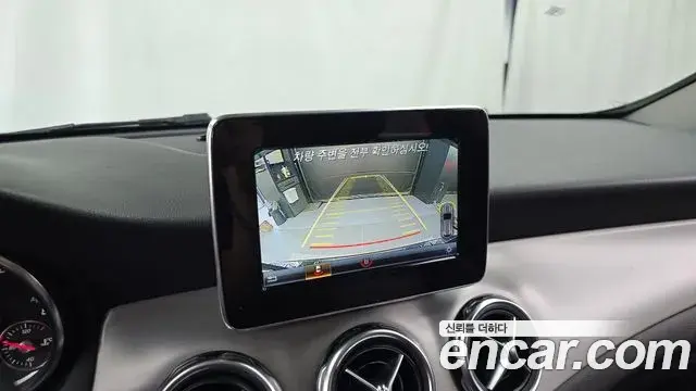 Mercedes-Benz GLA-Class 2018 — Photo 11/31